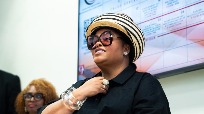 Jill Scott in a striped hat and glasses speaking confidently to classroom. Photos by Kaden Lymon, Clark Atlanta University Class of 2026